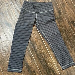 🩰✨ Lululemon Cropped Leggings - Women’s Size 4 - Inseam 23”